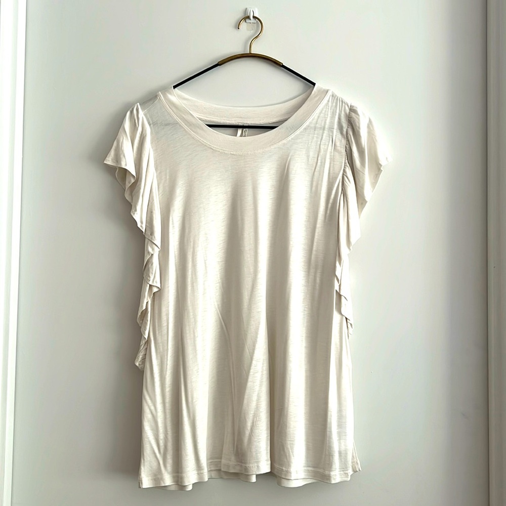 Fluttery white tshirt